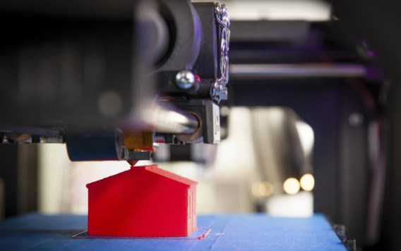 Een Amerikaanse 3D-printer drukt een modelhuisje af. China loopt op technologisch vlak ten achter, meent professor Valladão.