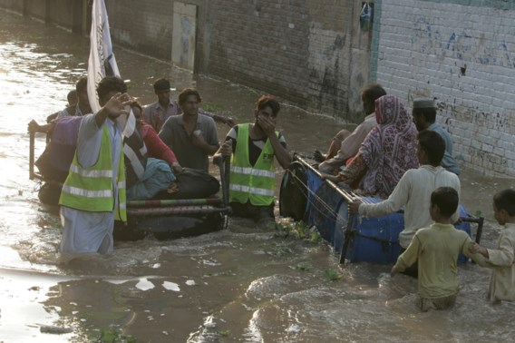 Overstromingen in Pakistan treffen bijna een miljoen mensen