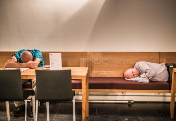 Bijslapen tussen twee concerten door.