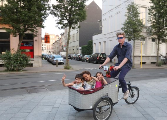 De kinderen van Stijn Sysmans kunnen nu zelf fietsen. Daarom leent hij zijn bakfiets gratis uit.