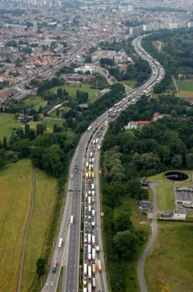 File op E313 naar Antwerpen na aanrijding tussen twee vrachtwagens