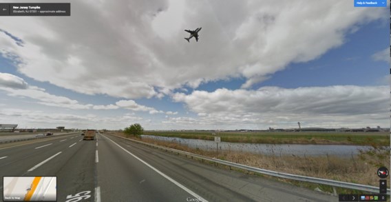 Space shuttle vliegt op Google Street View