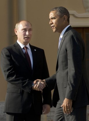 Vladimir Poetin en Barack Obama begroetten elkaar wel met een handdruk, maar zaten toch op een verschillende golflengte.