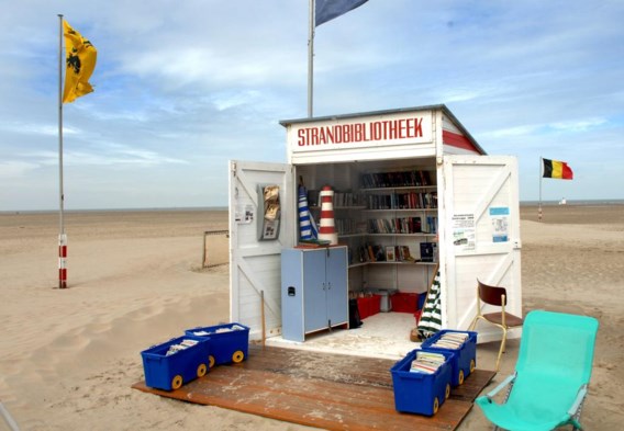 De gemeenten besparen op hun bibliotheken. Stevenen we af of minibibliotheken met een beperkt en louter populair aanbod?