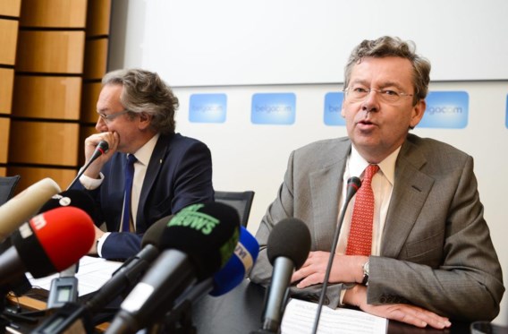 Minister van Overheidsbedrijven Jean-Pascal Labille en Belgacom-topman Didier Bellens lichten tijdens een persconferentie de cyberinbraak toe.
