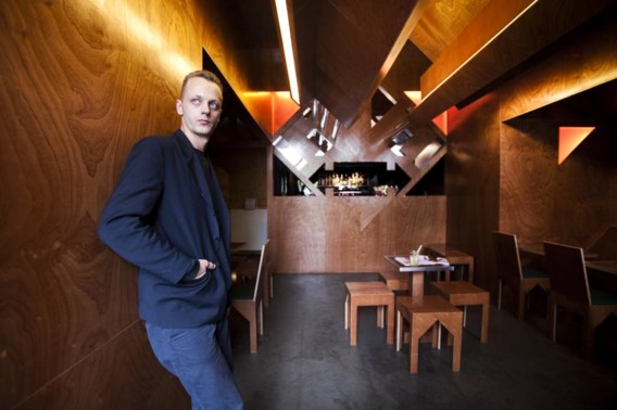 Kunstenaar Philip Metten in het Antwerpse café Homey: omgebouwd in één maand tijd.