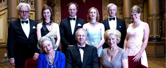 De cast van ‘Albert II’, met links onder Fabiola die wordt voorgesteld als een soort toverkol die ze indertijd bij ‘Kulderzipken’ al ongeloofwaardig vonden .