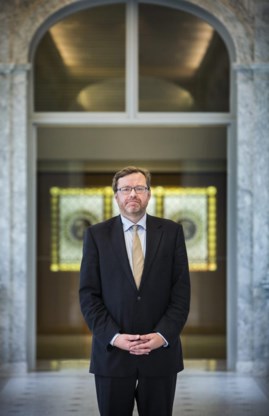 Jean-Paul Servais wou dit weekend niet reageren op de geplande beperking van zijn loon.