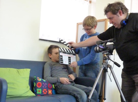 Federico Marino tijdens de opname van zijn film met autistische jongeren.
