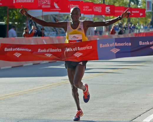 Keniaan Dennis Kimetto wint marathon van Chicago