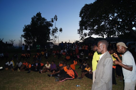Oeganda - 'Wij kunnen ook staken': Dove leerlingen winnen protest tegen corruptie en zetten trots de schooldeuren open 