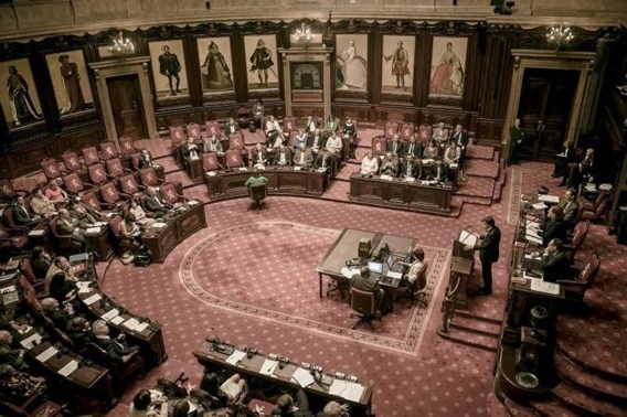 Senaat doet debat beleidsverklaring dunnetjes over