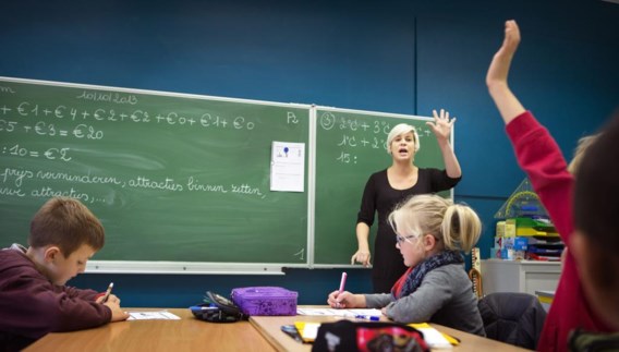 In de gemeenteschool Arc-en-Ciel in Tubeke krijgen Waalse kinderen wiskunde in het Nederlands. Op hun twaalfde moeten ze zich vlot kunnen uitdrukken in beide landstalen.