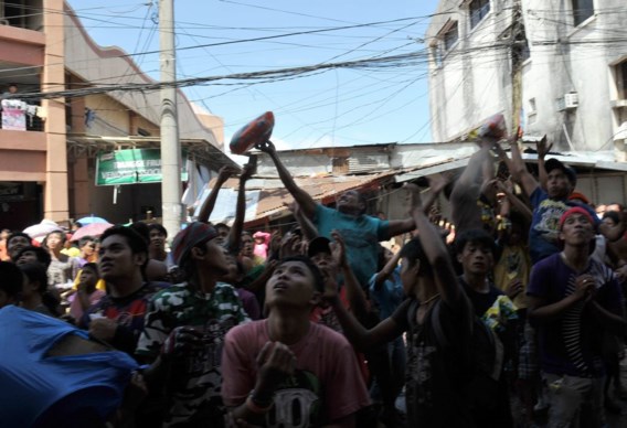 Chaos grootst in havenstad Tacloban