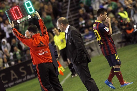 Barcelona moet Messi twee maanden missen