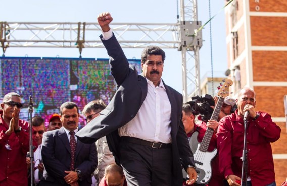 President Maduro vuurt zijn aanhangers aan tijdens een meeting in Caracas.