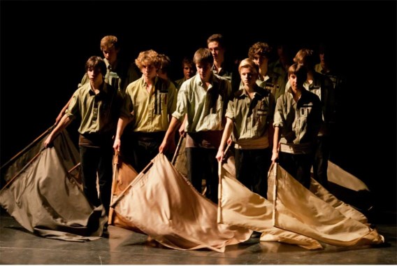 Choreografe Christel Salaets: ‘Een vlag geeft de jongens houvast op een podium.’
