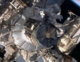 Astronauten ISS 'wandelen' in ruimte