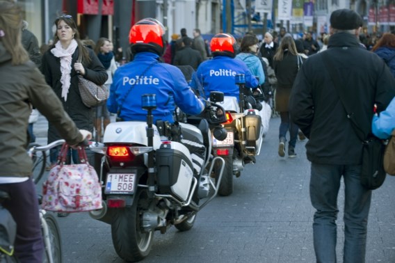 Antwerpse agenten krijgen klappen van agressieve caféganger