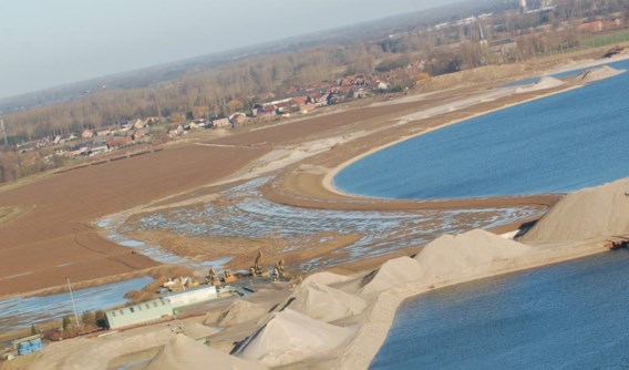 Het gebied waar Agropolis komt, aan de grindplassen in Kinrooi, werd opgespoten.