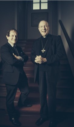 Rik Torfs (met aartsbisschop Léonard): ‘Niet alleen naar Rome als er problemen zijn.’