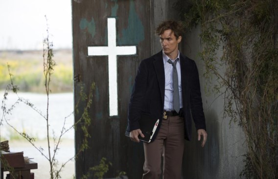 Matthew McConaughey. Het verhaal lijkt eenvoudig, al bulkt de serie van symboliek en literaire procedés.