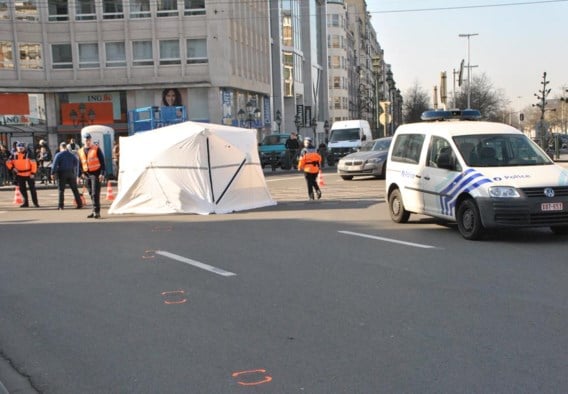 Het ongeval gebeurde op het Louizaplein, tijdens de spitsuren een van de drukste pleinen in Brussel.