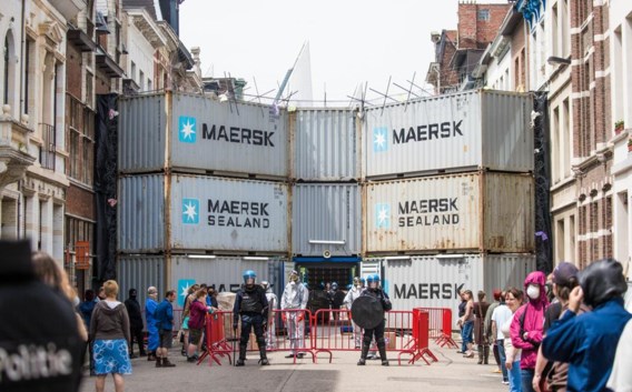 Blokkades met zeecontainers zijn niet de gebruikelijke aanpak van epidemieën.