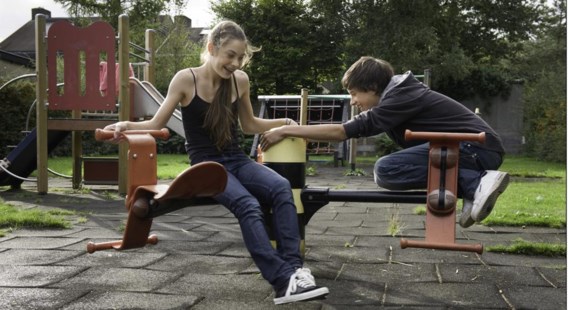Kinderen leren een taal het vlotst als ze aan het spelen zijn.