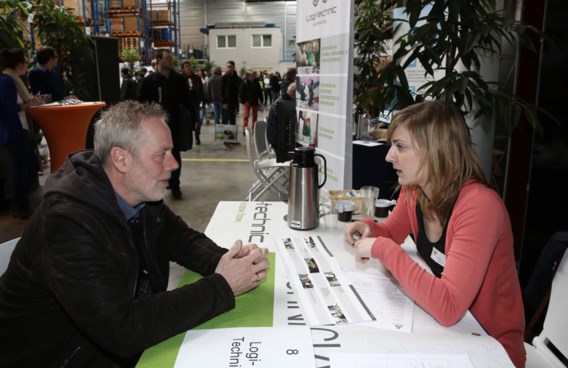Anton van Donkelaer informeert bij Els Rijckaert (Logitechnic)
of ze een project heeft voor een klimaattechnicus.