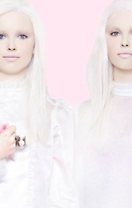 Trend 5In het blootjeOok de nudelook heeft een update gekregen. Voorbij zijn de heroïne-chic en grauwe eerlijkheid. Nude betekent dezer dagen gezondheid, een jeugdige blos en een frisse, sportieve glans. Foundation: Le Teint Touche Éclat, YSLOgen: Paint Pot: Stormy Pink, Painterly & Camel Coat, M.A.CLippen: Rouge Pur Couture: Rebel Nudes 101, YSLTransparante jurkjes, Véronique BranquinhoRing,Chanel