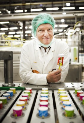 Peter Janssen is tevreden. De nieuwe Bumba-ijsjes gaan vlot over de toonbank.