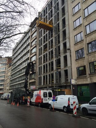 De Duitse obus uit de Eerste Wereldoorlog werd gevonden in de tuin van een leegstaand appartementsgebouw.