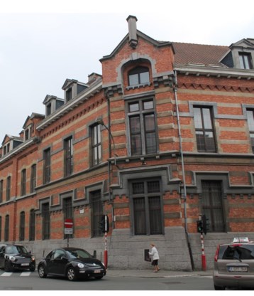 De bibliotheek komt in het vroegere gebouw van de gerechtelijke poltie.