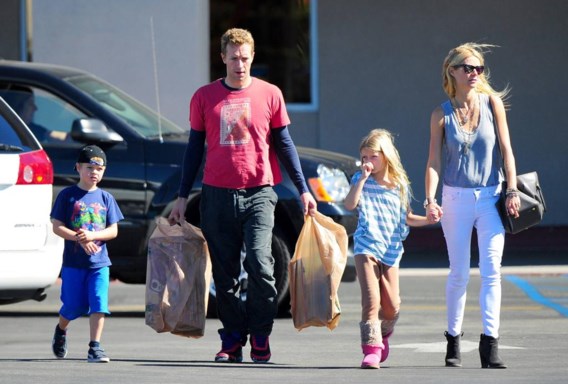 Chris Martin met Moses en Gwyneth Paltrow met Apple: ook na de scheiding moet de idylle blijven.