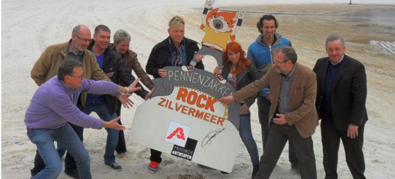 Het programma van Pennenzakkenrock werd voorgesteld door de organisatie en 2 Fabiola.