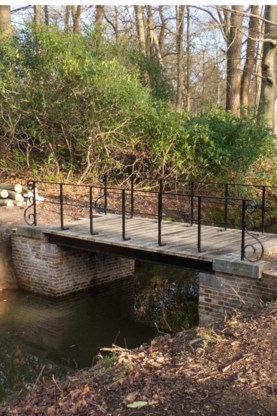 De historische brug is in ere hersteld.