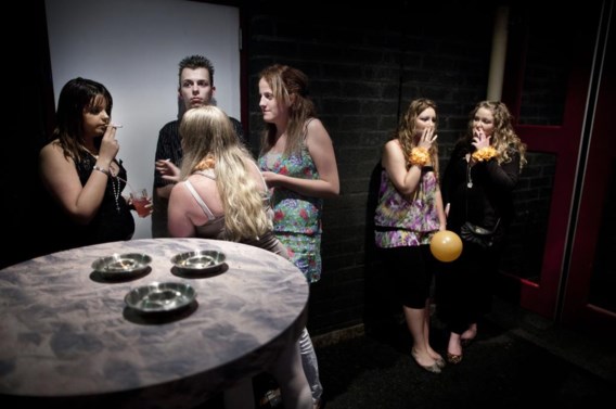 Bij volwassenen zorgt een rookverbod voor vijftien procent minder hart- en vaatproblemen.