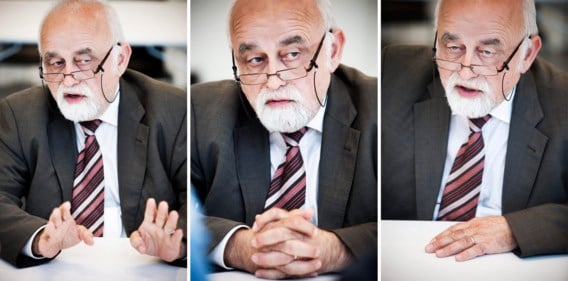 Jan Peumans (N-VA), voorzitter van het Vlaams Parlement: ‘Als iemand tien minuten in de commissie naar zijn computerscherm komt kijken zonder iets te zeggen en daarna weer verdwijnt, is die dan aanwezig geweest?’