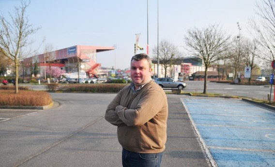 ’Wie op een voetbalavond naar een voorstelling in De Schakel wil, vindt nu al amper een parkeerplaats’, zegt Xavier Wyckhuyse van Open VLD.