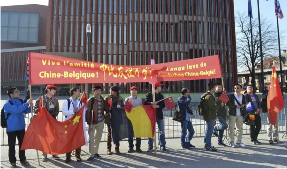 Voor de Chinese studenten die in België verblijven is dit een unieke kans. ‘In een land van 1,3 miljard inwoners is de kans heel klein dat je de president van dichtbij kan zien’, zeggen ze.