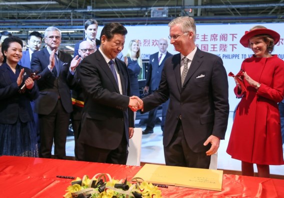 Chinezen leiden president en Koning Filip rond bij Volvo Gent