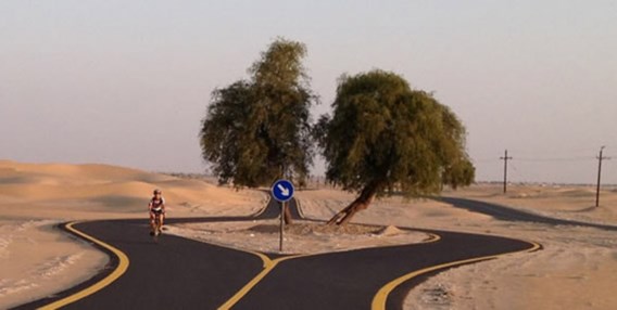 Dubai lokt fietstoeristen met nieuwe paden in de woestijn