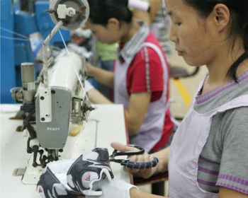 Megastaking in Chinese 'Adidas en | De Standaard