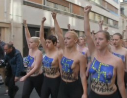 Femen voert actie in Parijs