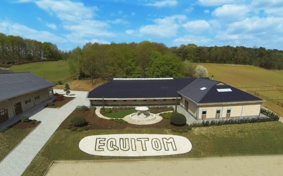 Paardenkliniek Equitom vanuit de lucht gezien.