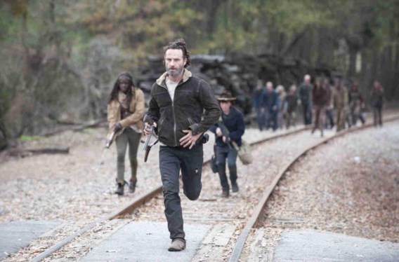 De cliffhanger aan de tweede helft van het vierde seizoen van ‘The walking dead’ slaat alles.