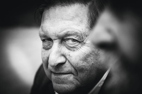 De Buck: ‘Ik vind niet dat de Gentse Feesten ontsporen. Ach, een Gentenaar moet altijd kunnen klagen. Als hij eens niet reclameert, is het omdat hij het vergeten is.Vermeersch: Ze blijven uniek in de wereld, de Feesten. Tien volle dagen met zoveel volk op één en dezelfde plek, en zo weinig schermutselingen?’’