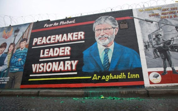 Muurschildering ter ere van Gerry Adams op Falls Road in Belfast.