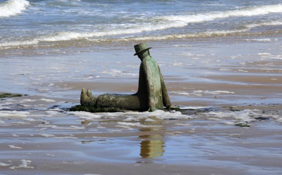 ‘La mer, ce grand sculpteur’ van Jean-Michel Folon op een golfbreker in Knokke.